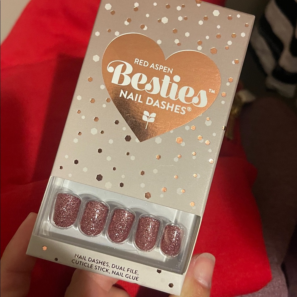 Red Aspen Acrylic Nails- sparkle on bestie, Kieran